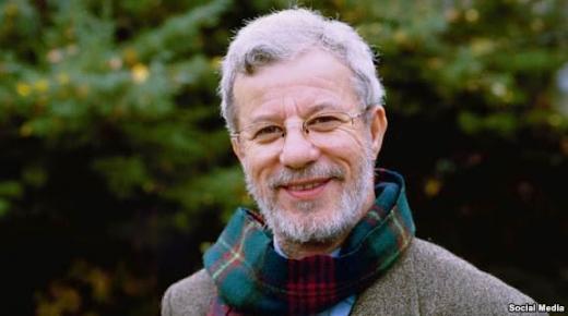 الشاعر المغربي محمد بنيس يتوّج بجائزة الإبداع العربي