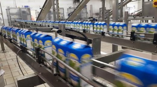 شركات لتوزيع الحليب متهمة بفرض شروط خاصة على التجار ..