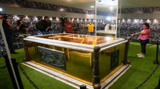 البرازيل تكرّم الأسطورة بيليه بضريح مذهّب￼