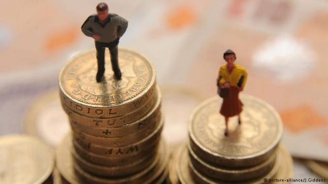 حتى في الغرب.. مساواة المرأة بالرجل اقتصاديا لا تزال بعيدة