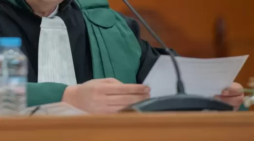 30 سنة سجنًا نافذًا.. لشخص اعتدى بسكين على موظفين داخل مقاطعة إدارية..