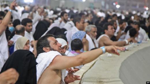 مُثير .. هل تتعرّض النساء للتحرّش الجنسي في الحج؟ – التفاصيل –