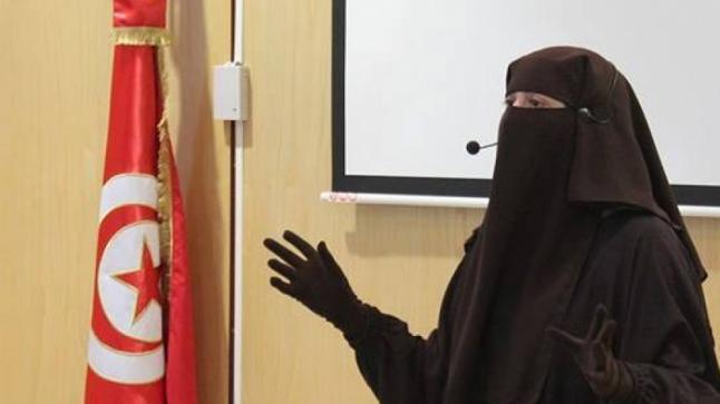 بعد تفجيرات تونس.. الحكومة تصدر قرارا بمنع “المنتقبات” و”غير مكشوفي الوجه” من دخول المؤسسات العامة