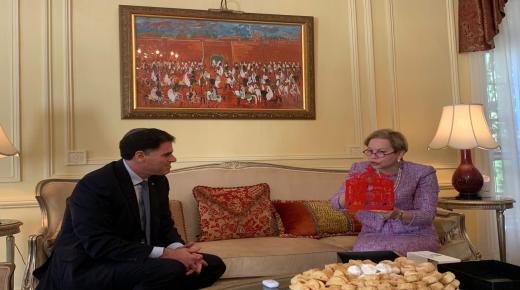 أول لقاء رسمي بين البلدين.. سفيرة المغرب تستقبل السفير الإسرائيلي بأمريكا..