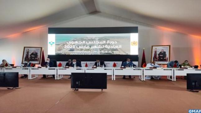 مجلس جهة الداخلة يصادق على 14 مشروعا بقيمة 574 مليون درهم..