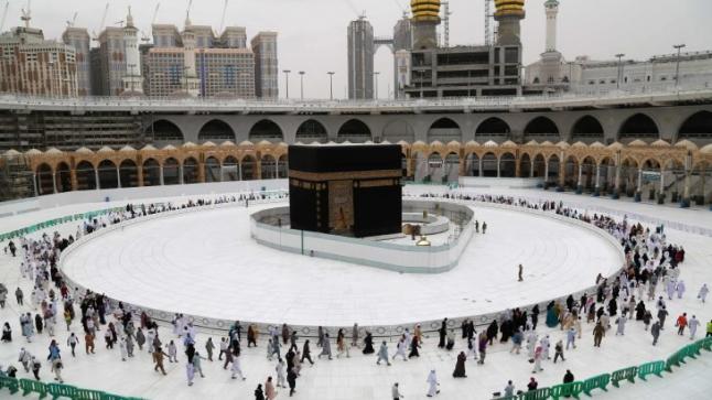 السعودية تفتح حدودها للمعتمرين الأجانب بداية من هذا التاريخ..