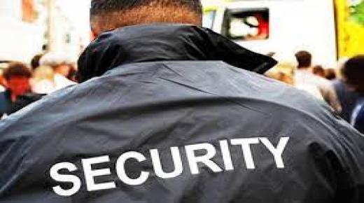 استفادة مقربين من وزراء من صفقات حراسة ضخمة يصل إلى البرلمان..