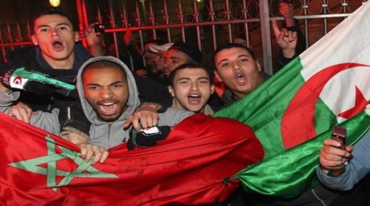مغاربة يخرجون للاحتفال تلقائيا على الحدود بانتصار الجزائر على منتخب غينيا “شاهد فيديو”