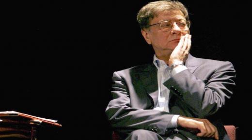 12 عاما على رحيل الشاعر العربي الكبير محمود درويش..