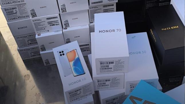 باب سبتة.. عناصر الجمارك تحبط عملية تهريب كمية مهمة من الهواتف الذكية