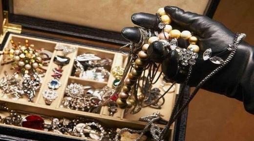 طنجة..لصوص يقتحمون محل لبيع الذهب ويسطون على جميع محتوياته..