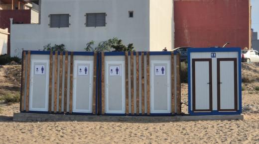 رأس الماء إقليم الناظور..مراحيض للديكور فقط: شاطئ رأس الماء يحتفل بالعبث..