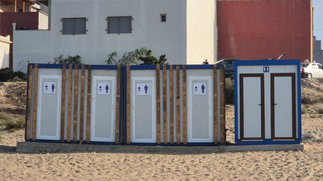 رأس الماء إقليم الناظور..مراحيض للديكور فقط: شاطئ رأس الماء يحتفل بالعبث..