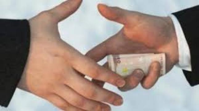 قضية رشوة تطيح بضابط أمن..