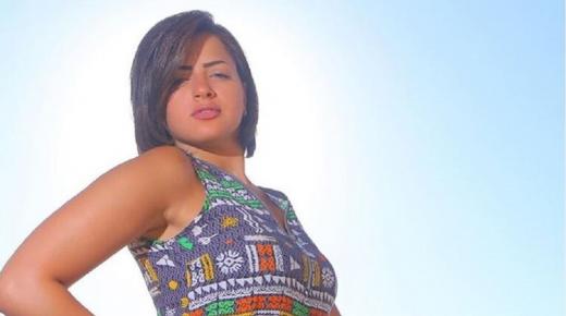 بعد الفيديو الفاضح مع المخرج خالد يوسف .. الفنانة المصرية منى فاروق تهدد بالانتحار