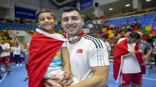 العثور على جثة قائد منتخب تركيا تحت أنقاض منزله