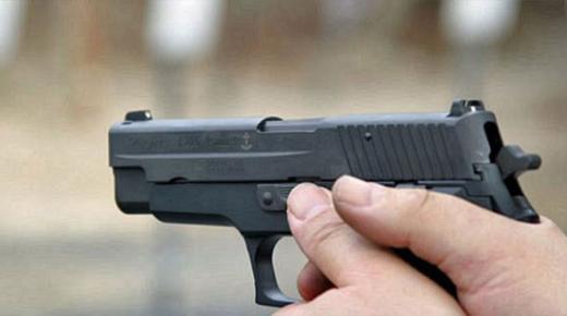 مفتش شرطة يضطر لاستعمال سلاحه الوظيفي لتوقيف شخص عرض سلامة المواطنين للخطر..