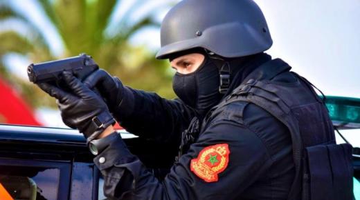 مفتش شرطة يضطر لاستخدام سلاحه الوظيفي لتحييد خطر صادر عن شخص..