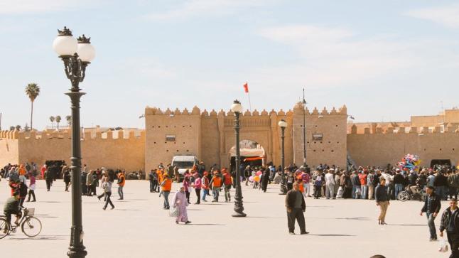 المصعد المعطل لقيسارة بن التاج بوجدة يتحوّل إلى “مسخرة ” عبر منصات العالم وإدارة الأوقاف منذ ثلاثة أشهر تغطّ في سبات عميق..