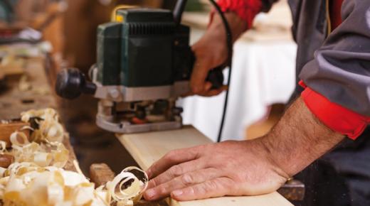 انتقادات واسعة للحكومة بسبب توسيعها للهوة بين المقاولات الكبيرة والصغيرة ..￼