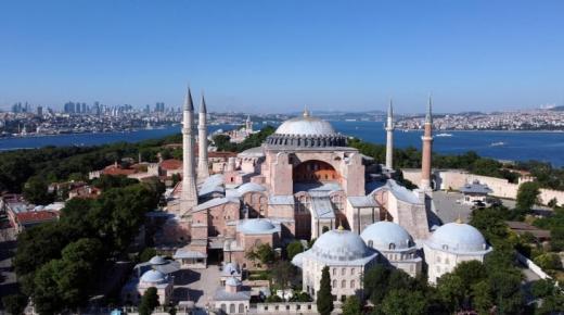 تعرف على كنيسة آيا صوفيا التي حوّلها أردوغان إلى مسجد..