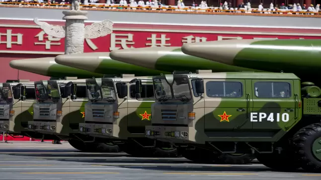 التكنولوجيا الصاروخية الصينية تقلب الموازين .. الأساطيل الأمريكية “في مأزق”