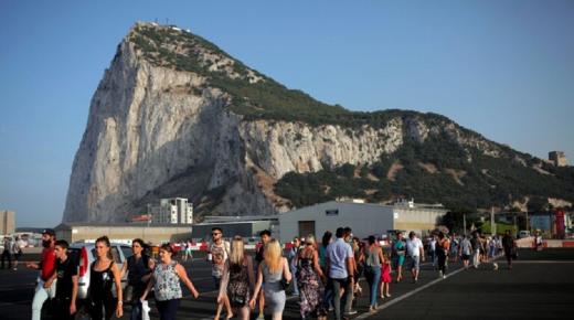 عودة الحياة إلى طبيعتها في هذا البلد الأوروبي بعد تطعيم جميع السكان..