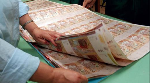 تزوير النقود.. رصد 9575 ورقة نقدية بقيمة 1,5 مليون درهم..