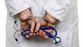 الأمن يوقف طبيبا بشبهة تقديم وصفات وهمية