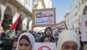 فلسطيني يسب المسؤولين المغاربة من قلب مدينة طنجة..
