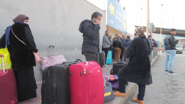 وأخيرا وبعد شهرين من المعاناة..وزارة الداخلية تشرع في إعادة مئات المغاربة العالقين بمليلية المحتلة..