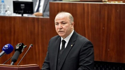 رئيس وزراء الجزائر -دولة البترول يا حسرتاه- تغلبه الدموع عند الحديث عن ندرة المواد الاستهلاكية في السوق..