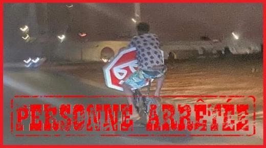 ” فيديو” يطيح بقاصر سرق علامة قف