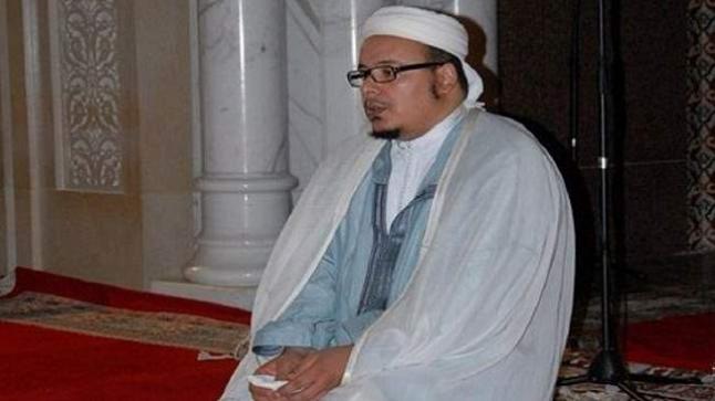 الإمام “عمر القزابري”.. صوت شجي يصدح بأكبر مساجد المملكة