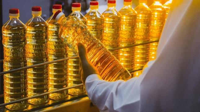 الزيوت الغذائية.. الحكومة تبشر بانخفاض متوقع للأسعار خلال الأيام المقبلة