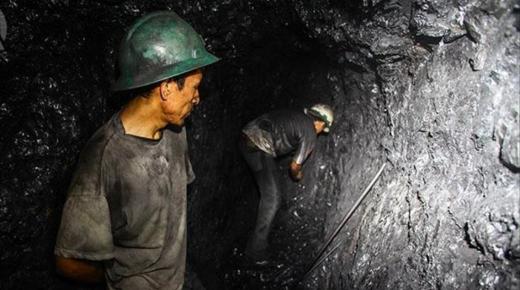 ثلاثيني يلقى حتفه اختناقا داخل بئر لاستخراج الفحم الحجري