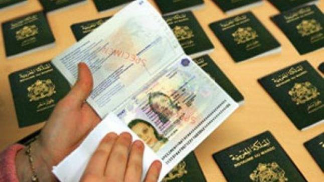 ضمنهم ثلاثة موظفين عموميين.. الأمن يفكك شبكة لتزوير “وثائق الفيزا”