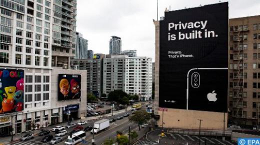 (آبل) – (فايسبوك)، الحرب المعلنة..