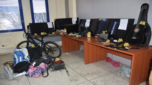 توقيف خمسة أشخاص متورطين في سرقات من داخل فيلات سكنية ..