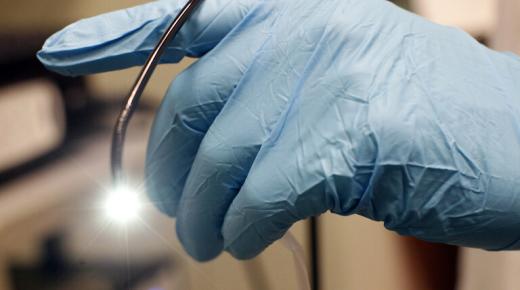 طبيب يحدد طريقة للتعرف على السرطان أثناء تناول الطعام ..