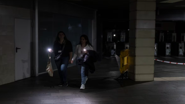 انقطاع واسع للتيار الكهربائي في إسبانيا يُربك مختلف القطاعات والمؤسسات الحيوية