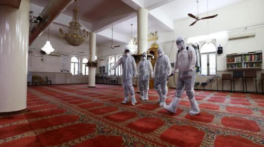 7 دول عربية تمنع صلاة العيد بالمساجد والساحات..