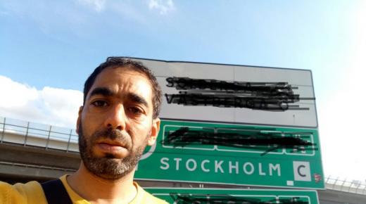 صحافي مغربي ترك زوجته وابنه.. يكشف أسباب طلبه اللجوء إلى السويد..