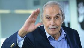 شاهد “فيديو”نجل الفنان المصري الكبيرعزت العلايلي يروي اللحظات الأخيرة في حياة والده..