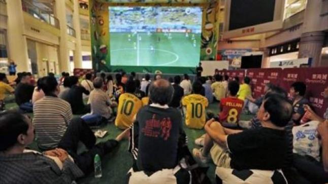 هل ستحدو سلطات وجدة حدو العديد من المدن المغربية بمنع نقل اللقاءات الكروية بالمقاهي؟