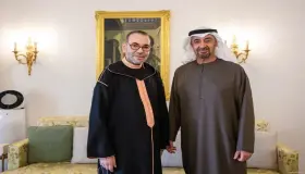 الملك محمد السادس و محمد بن زايد رئيس الإمارات يناقشان قضايا الخليج والشرق الأوسط..