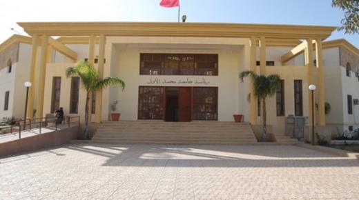 رئاسة جامعة محمد الأول تنظم لقاء تواصليا وتحسيسيا حول :”مشروع إصلاح التكوين الجامعي في مجالات الطب، الصيدلة وطب الأسنان”..