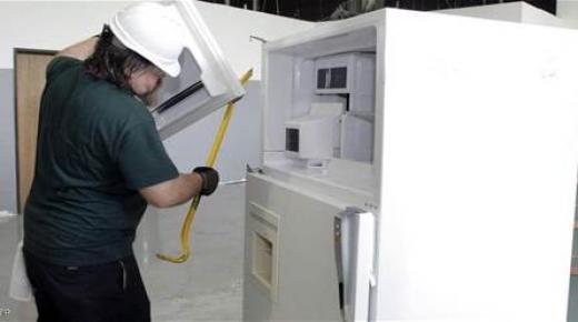 أخفت جثة أمها في الثلاجة 10 سنوات.. وهذا ما فضحها..