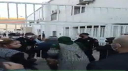 خطير..شاهد”فيديو” احتجاج العشرات من المصابين بكورونا بوجدة بسبب غياب الدواء..