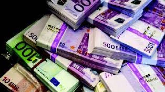 العثور على 6 ملايين و496 ألف أورو في حاوية أزبال ..